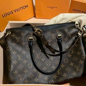 Louis Vuitton - Pallas Noir